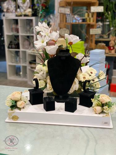 Bridal accessories arrangement 
