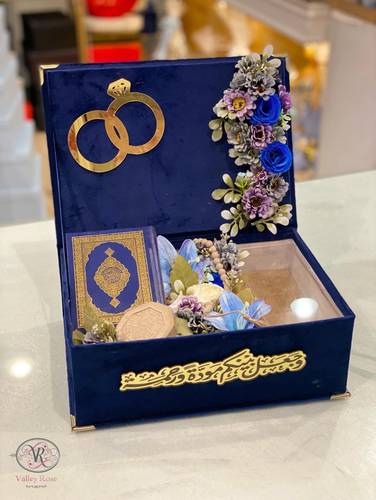 Dowry box with artificial flower and accessories 