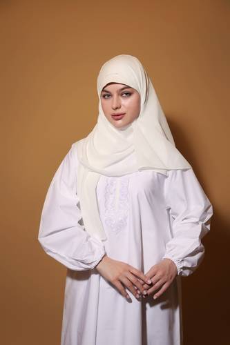طقم حج بياقة مرتفعة