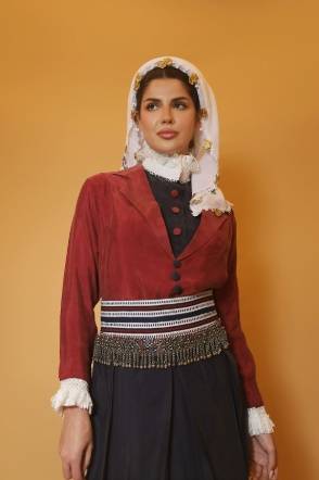 طائفى أحمر 
