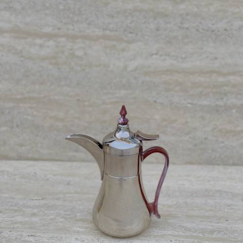 دلة قهوة احمر