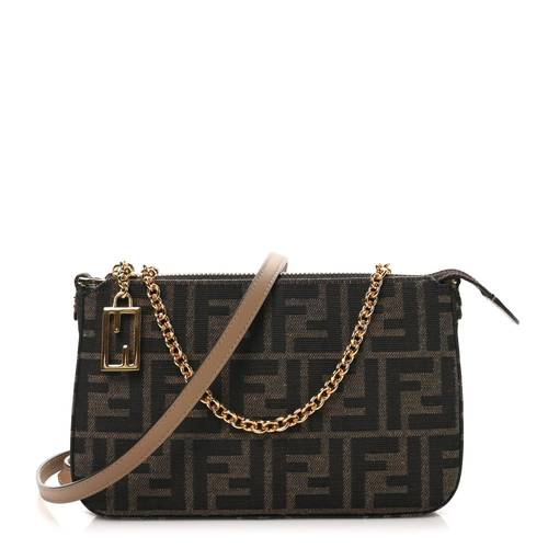شنطة FENDI