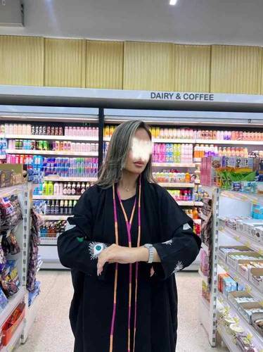 عبايه نصف بشت تطريز