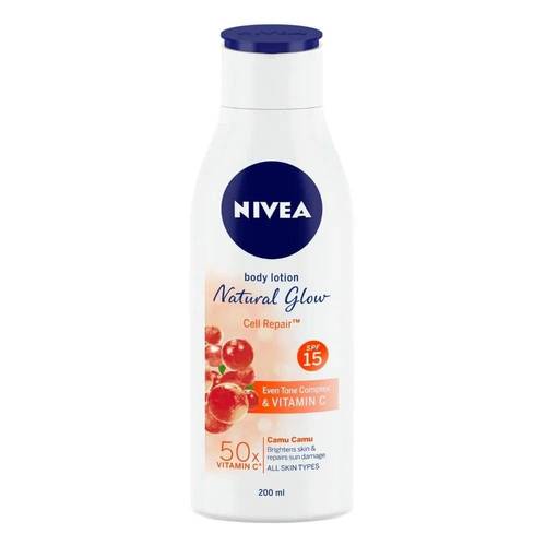 نيفيا لوشن الجسم ناتشورال جلو (Natural Glow) مع SPF 15 وفيتامين سي لتوحيد اللون - 200 مل