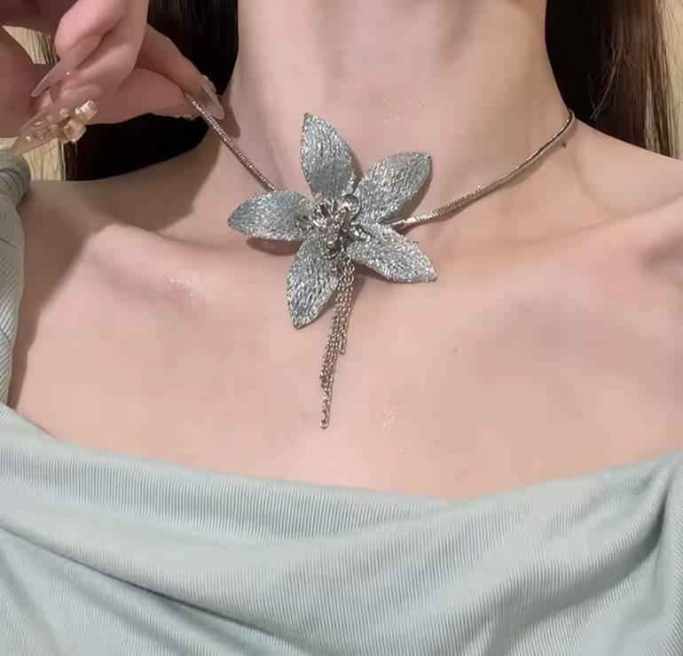 Flower necklace