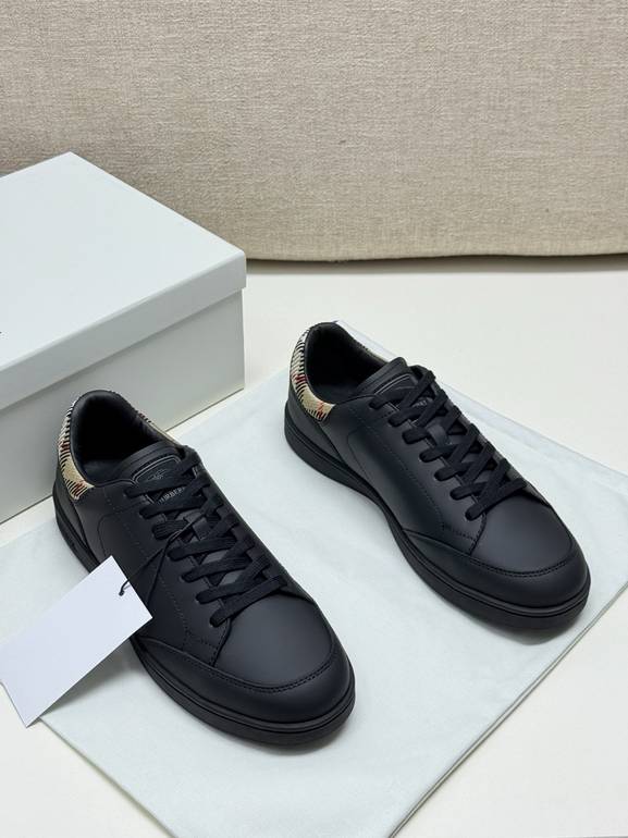 BURBERRY  - 45