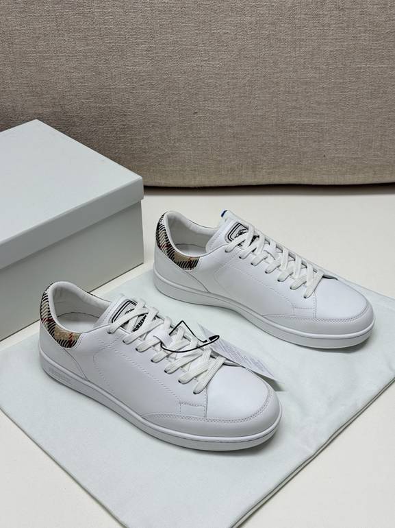 BURBERRY  - 45