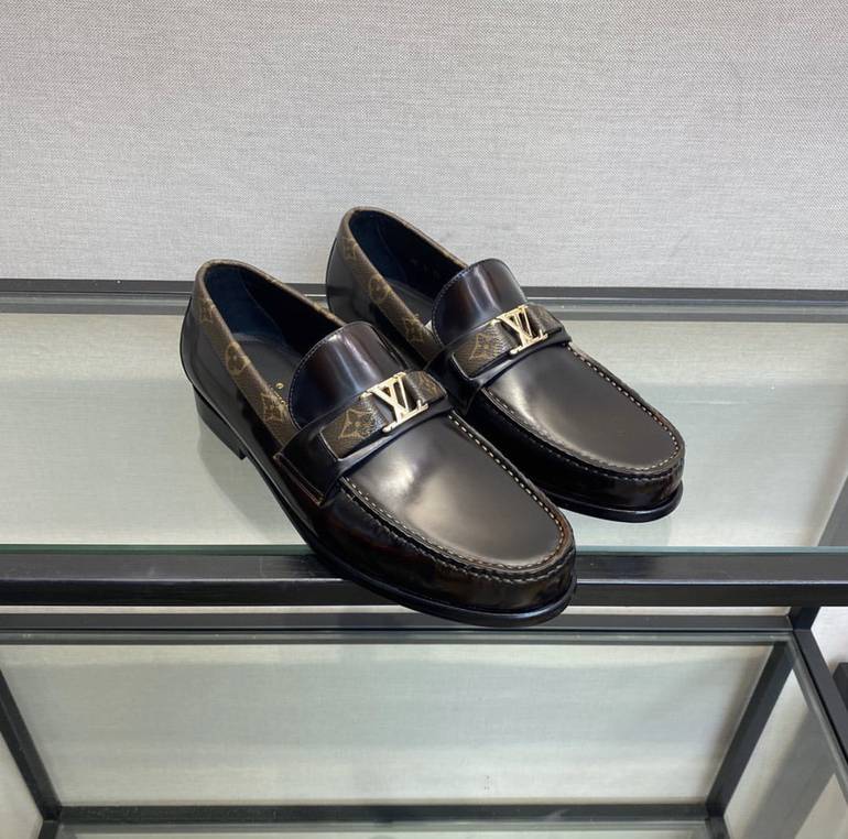 LOUIS VUITTON  - 45