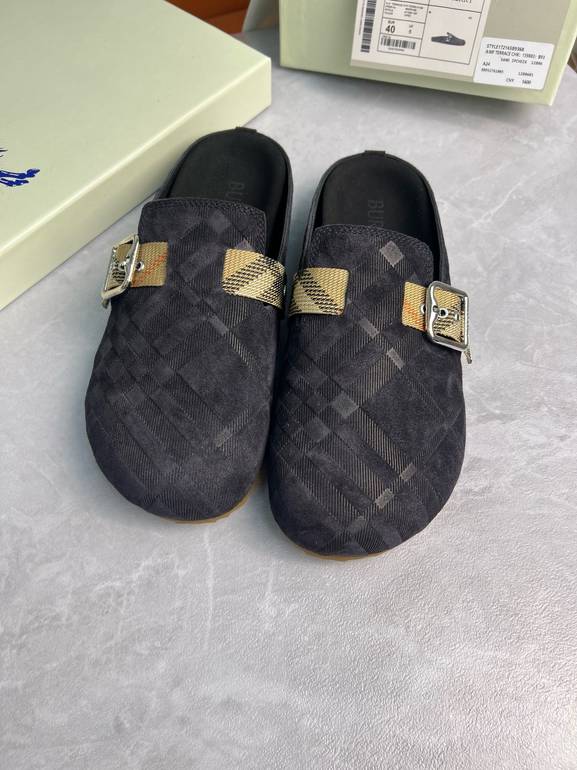BURBERRY  - 45