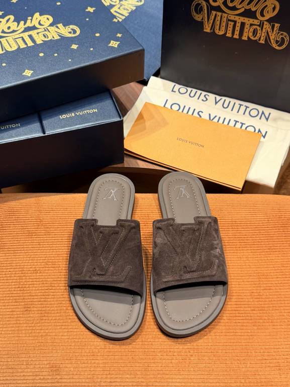 LOUIS VUITTON  - 46
