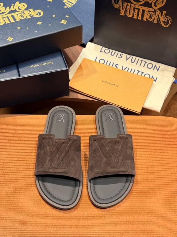 LOUIS VUITTON  - 46