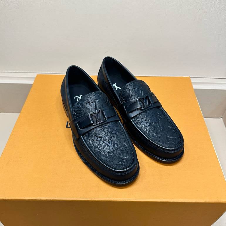 LOUIS VUITTON  - 45