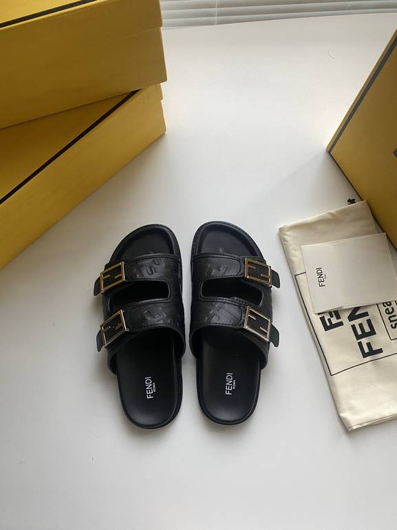 FENDI  - 46