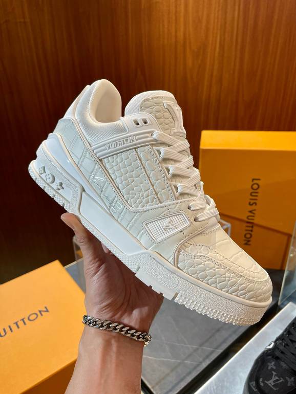 LOUIS VUITTON  - 45