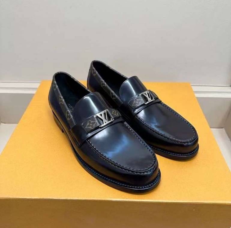 LOUIS VUITTON  - 45