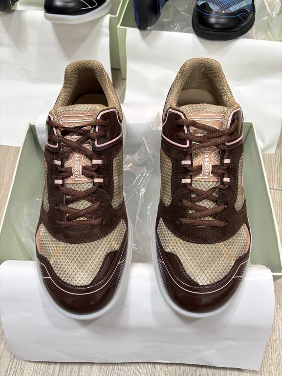 BURBERRY  - 45