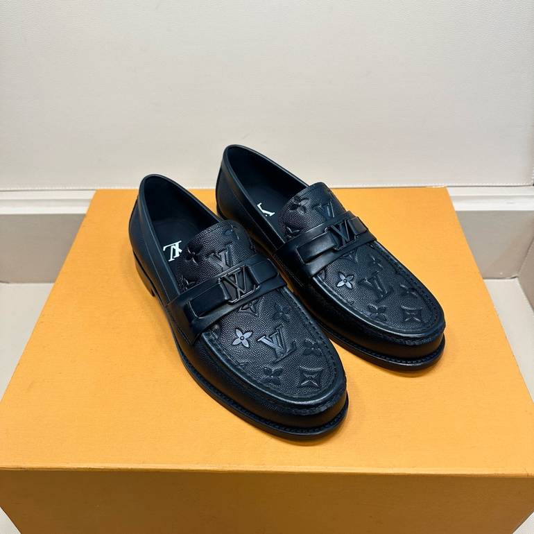 LOUIS VUITTON  - 45