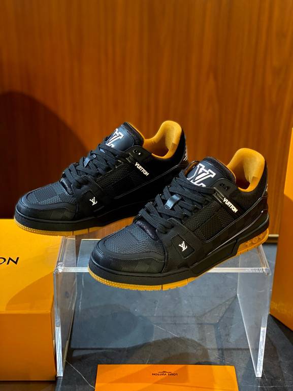 شوز LOUIS VUITTON اللون اسود - 46