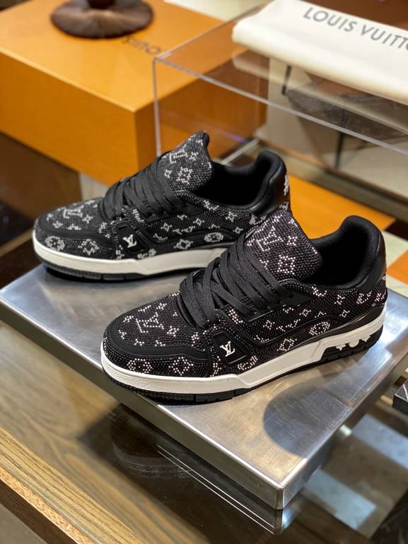 LOUIS VUITTON  - 46
