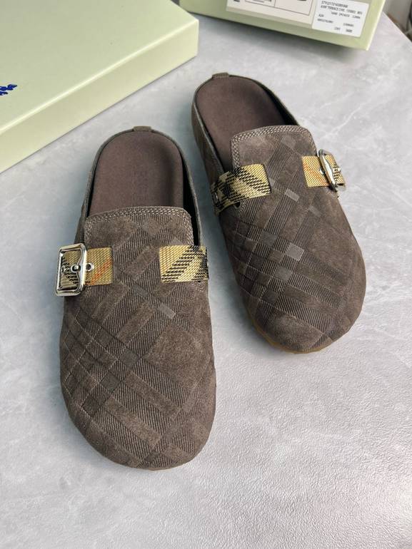 BURBERRY  - 45