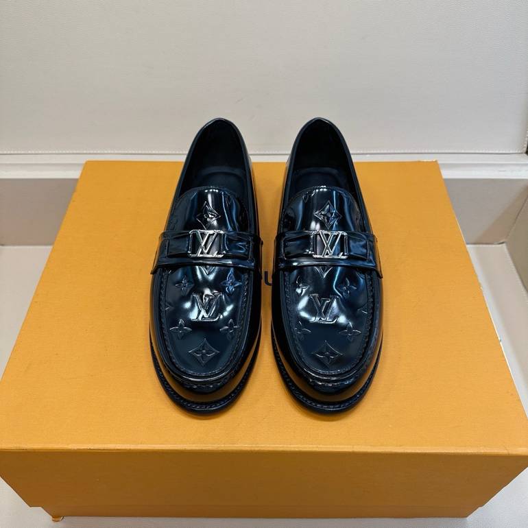 LOUIS VUITTON  - 45