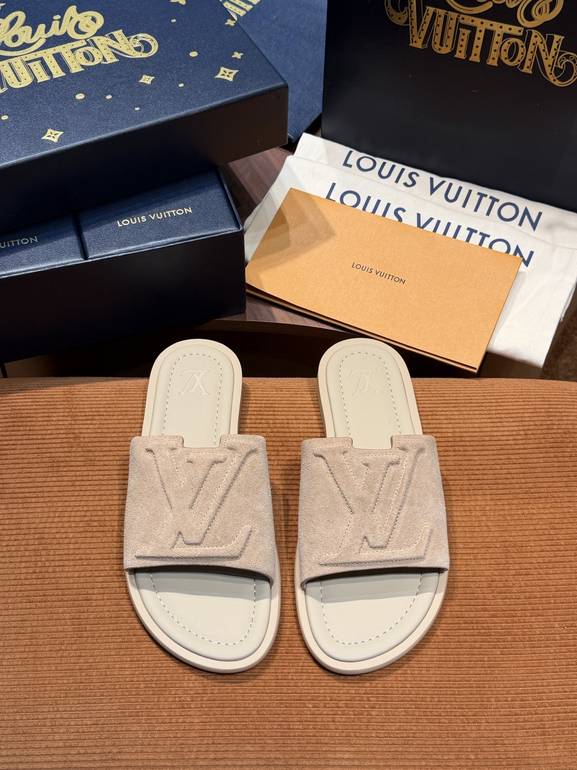 LOUIS VUITTON  - 46
