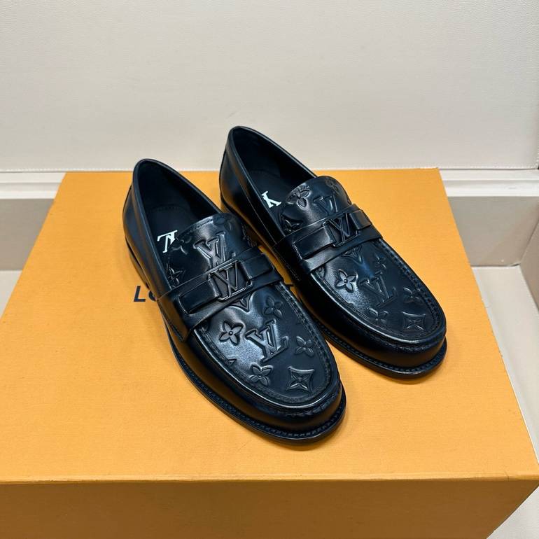 LOUIS VUITTON  - 45