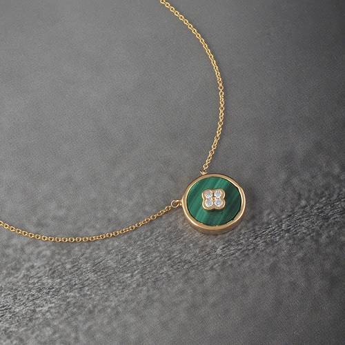 عقد الماس طبيعي مع حجر ملاكايت من مجموعة لاليك