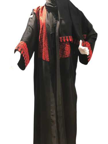 عباية سوداء بنقوش حمراء