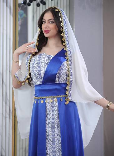 فستان ساتان مع طرحه