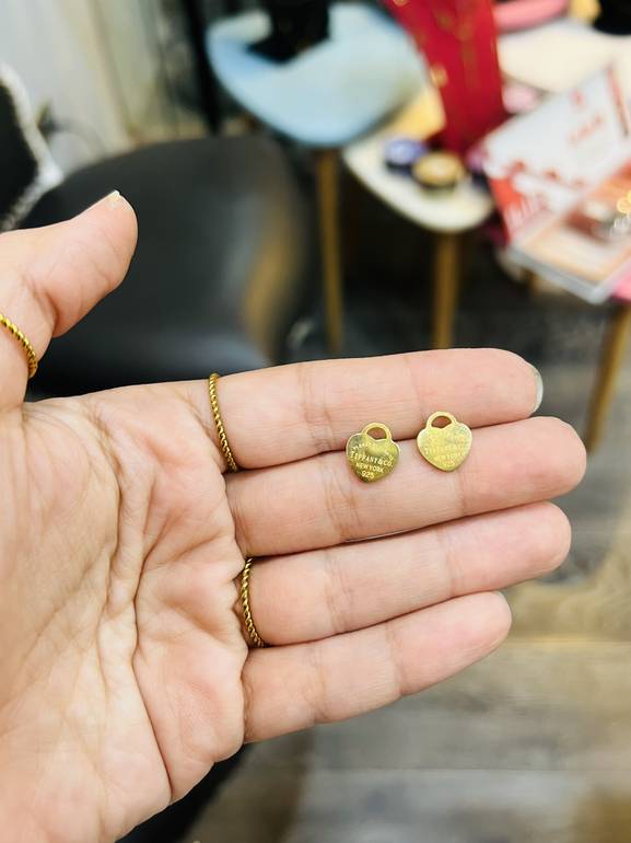 Gold tiff*ny earring heart shape 2
