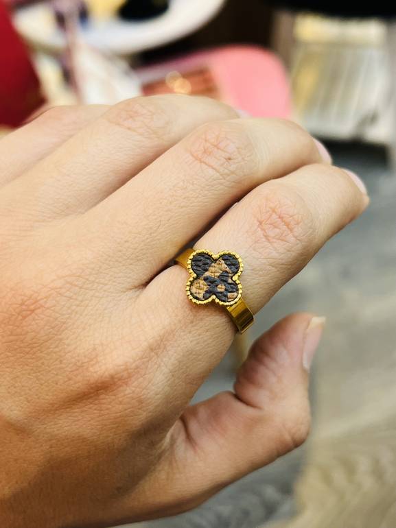 Van Cl**f ring 