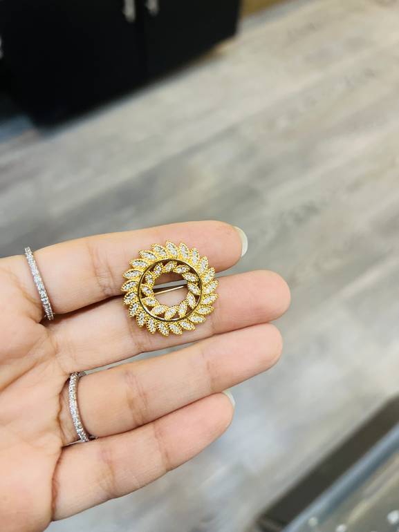 Small circle brooch