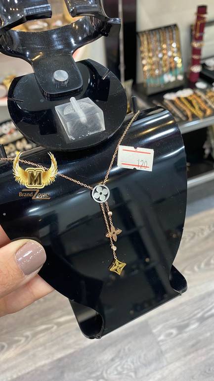 Short necklace 