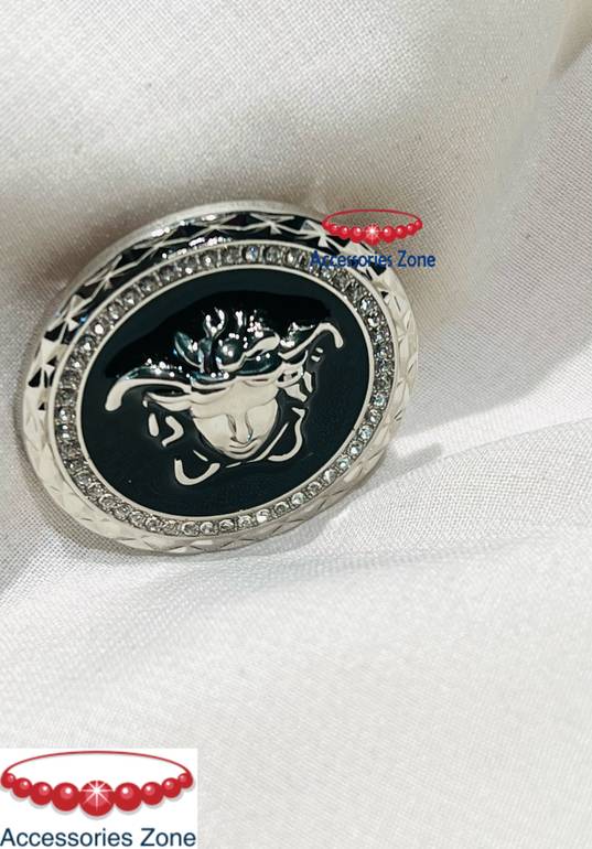 Brooch 