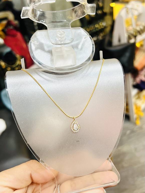 Diamond necklace 