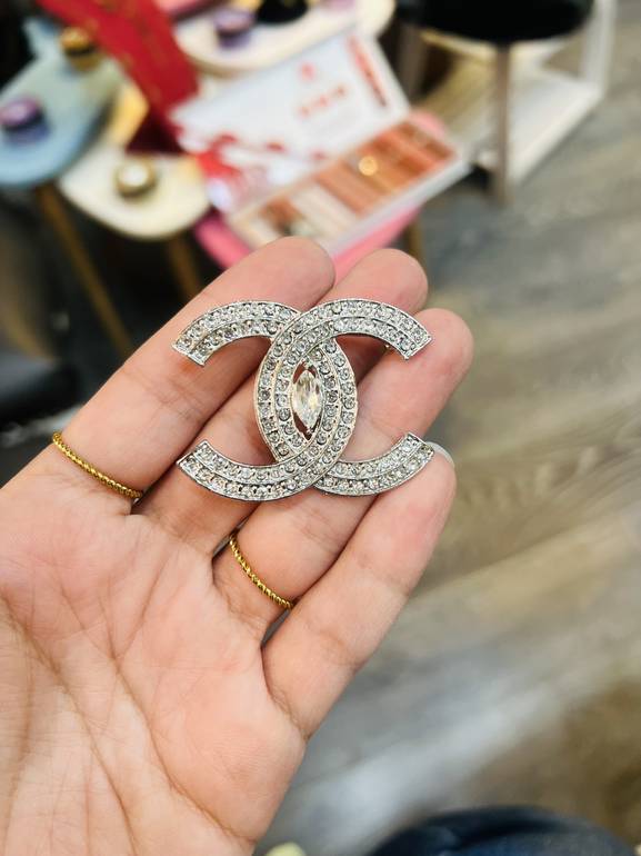 Silver chan*l brooch 1