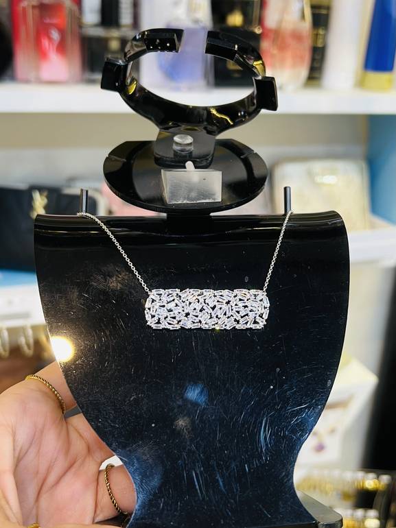 Elegant diamond necklace 2