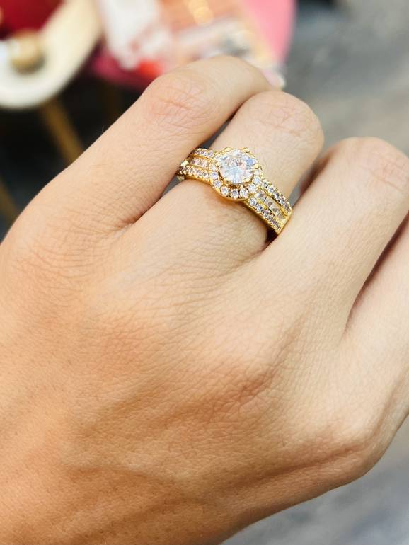 Gold ring with stone 
