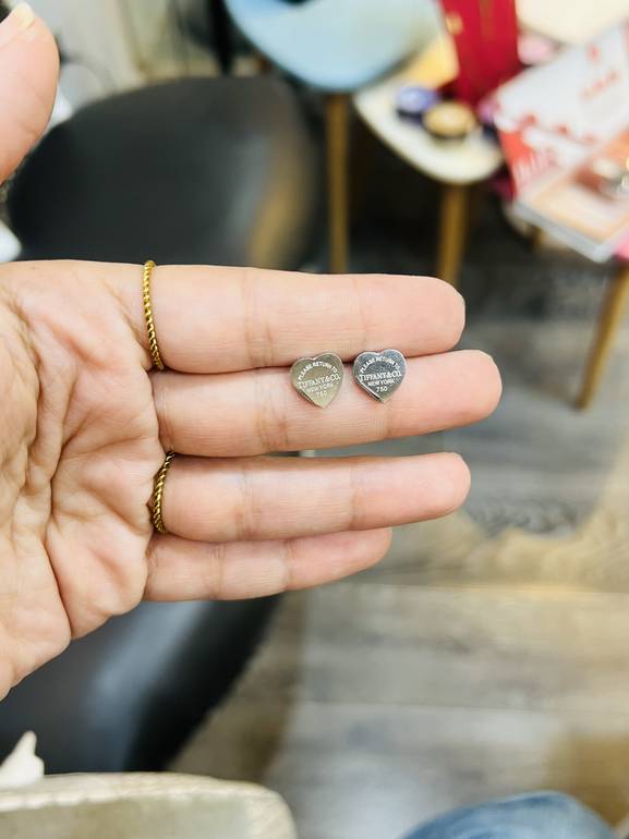 Silver tiff*ny earring heart shape 