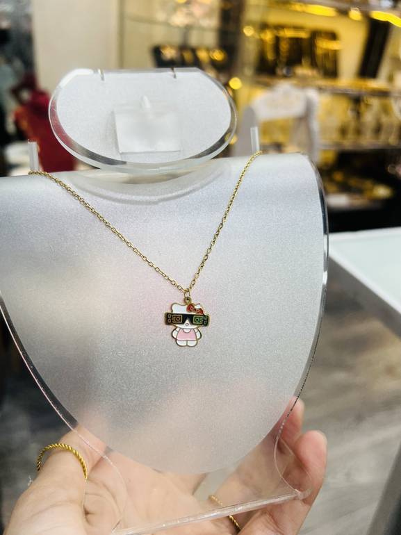 Kitty necklace 1