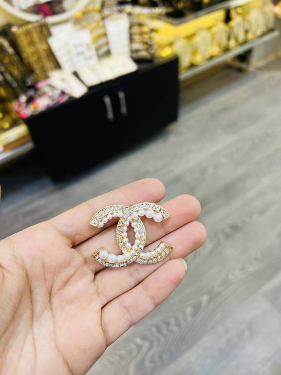Gold Chan*l brooch 