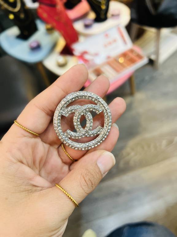 Silver chan*l brooch 2