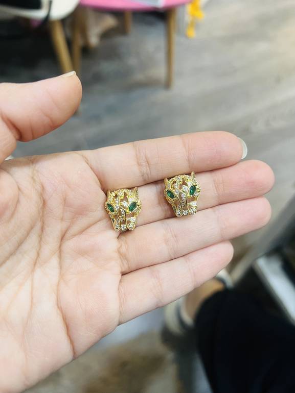 Tiger earring gold color 