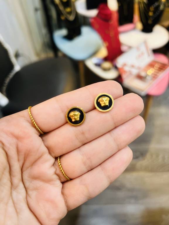 Vers*ce earring 