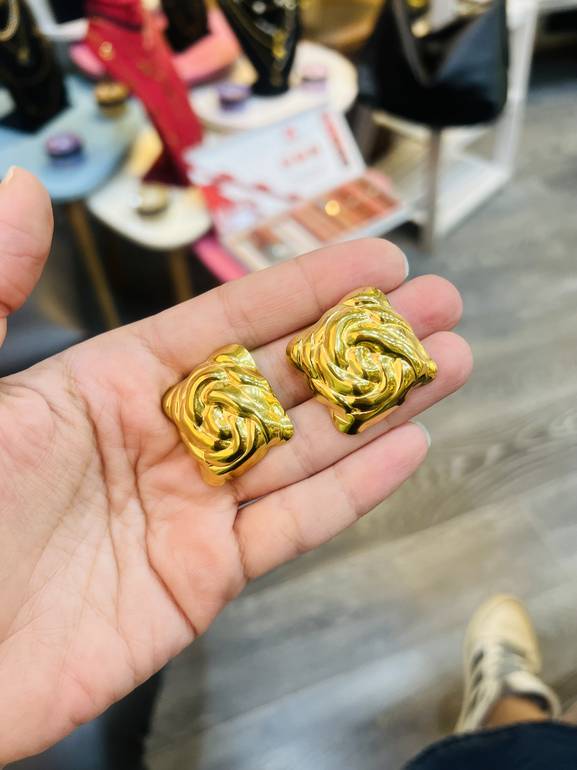 Earring 4
