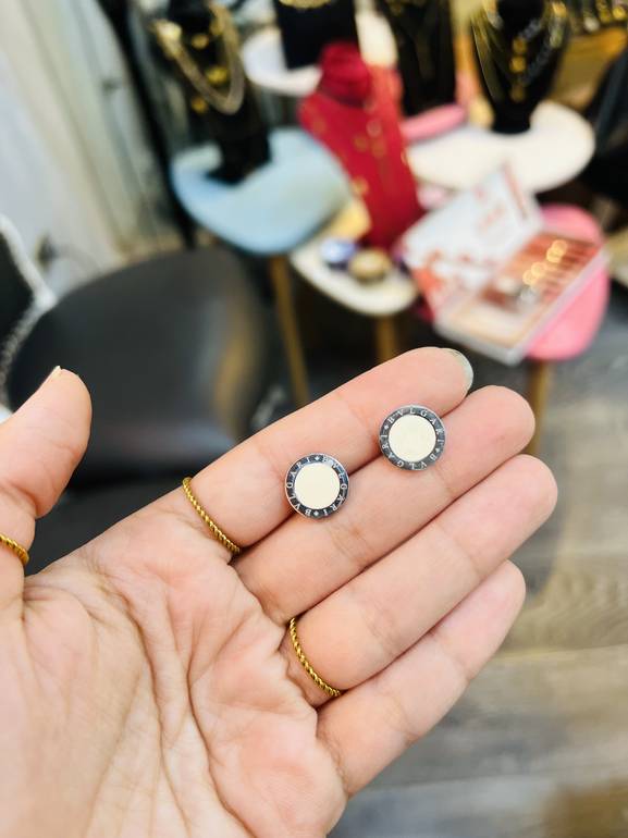 Bvlag*ri earring