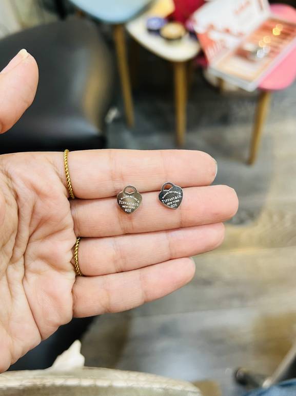 Silver tiff*ny earring heart shape 2
