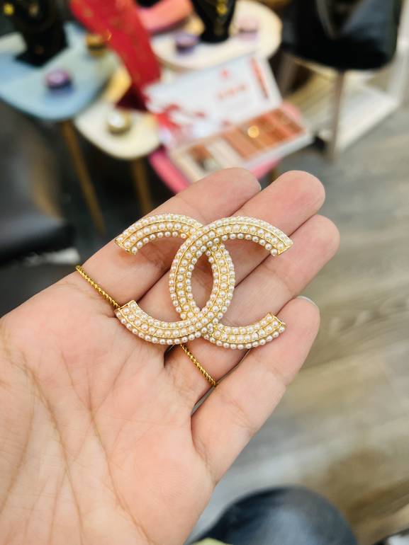 Gold chan*l brooch 6