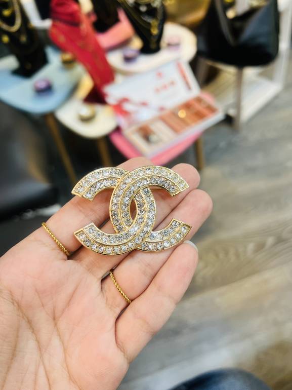Gold chn*l brooch 